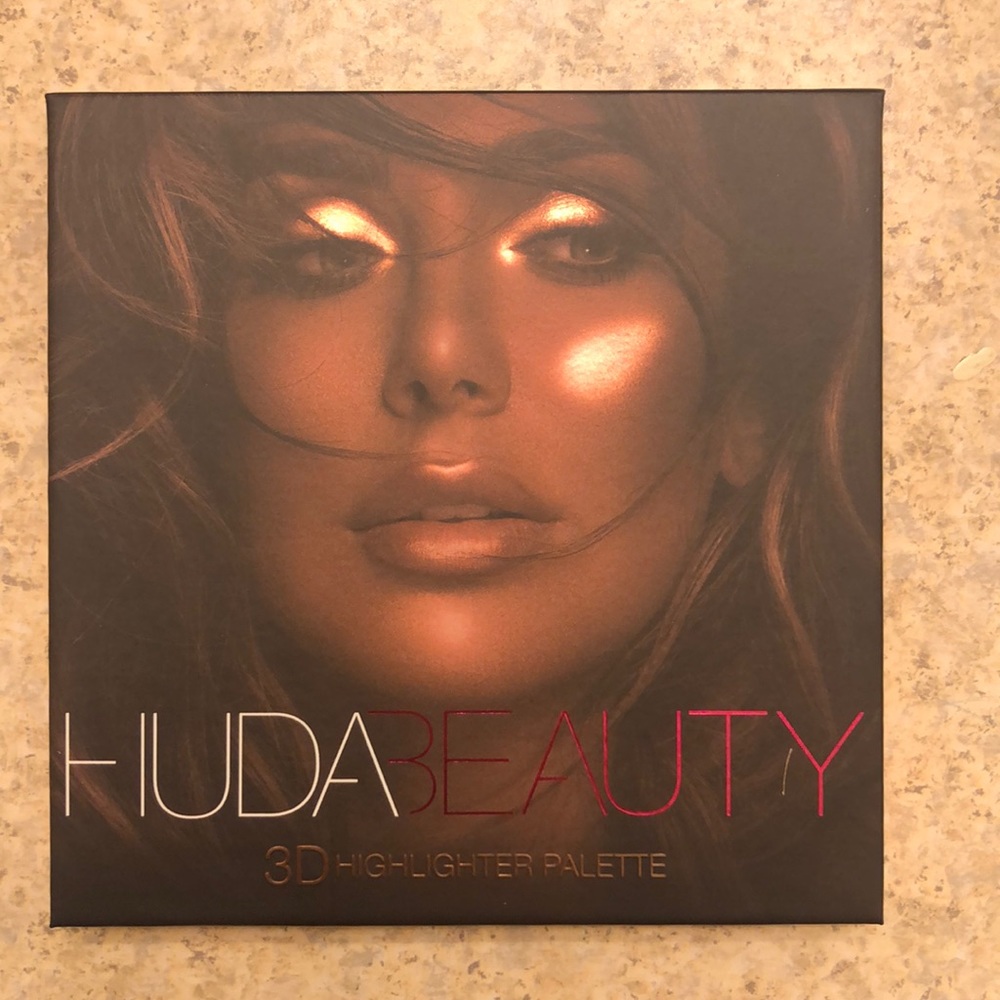 HUDA beauty 3D highlighter palette NIB